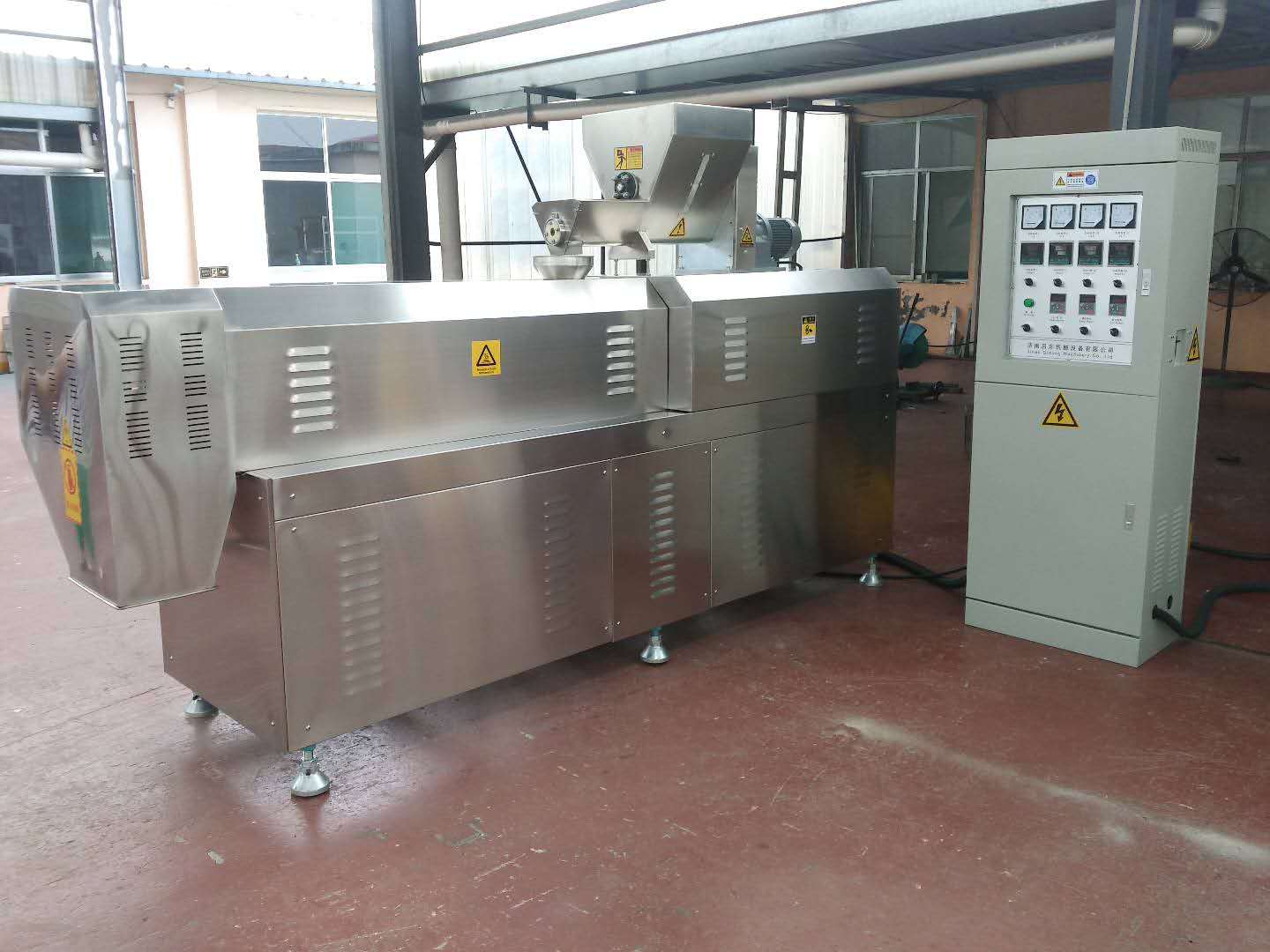 Twin Screw Food Extruder in the Puffed Food Plant